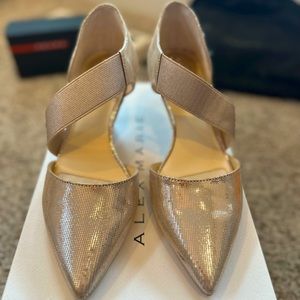 Alex Marie Gold Brandlin Shoe. Size 7.